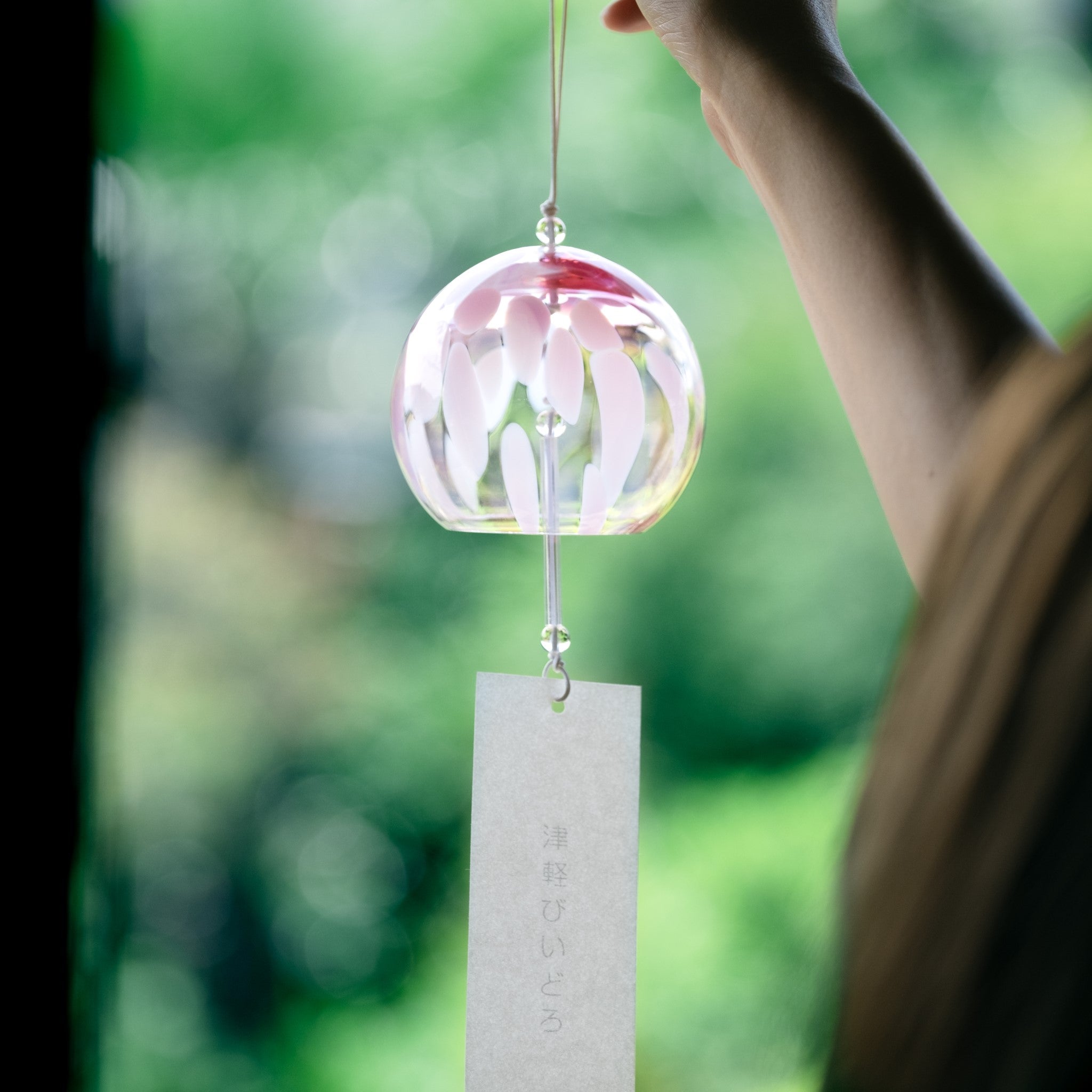 津軽びいどろ 風鈴彩 さくら ピンク色の風鈴の画像